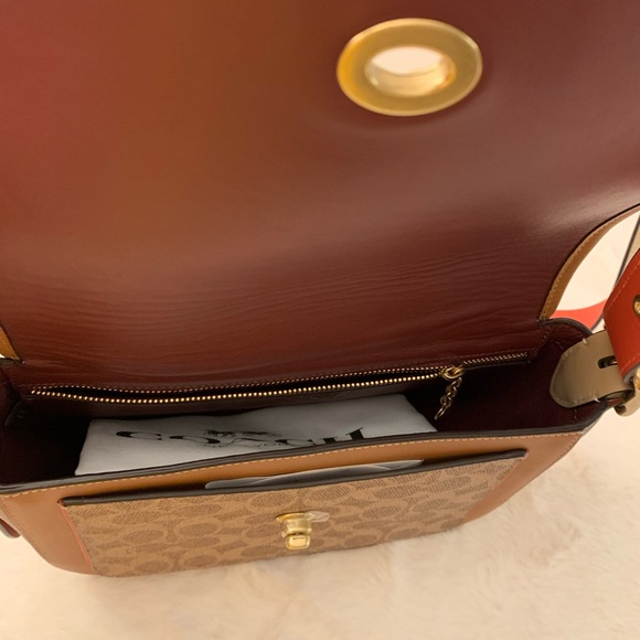 ❌SOLD❌ Coach Signature Rambler Crossbody - Picture 3 of 8